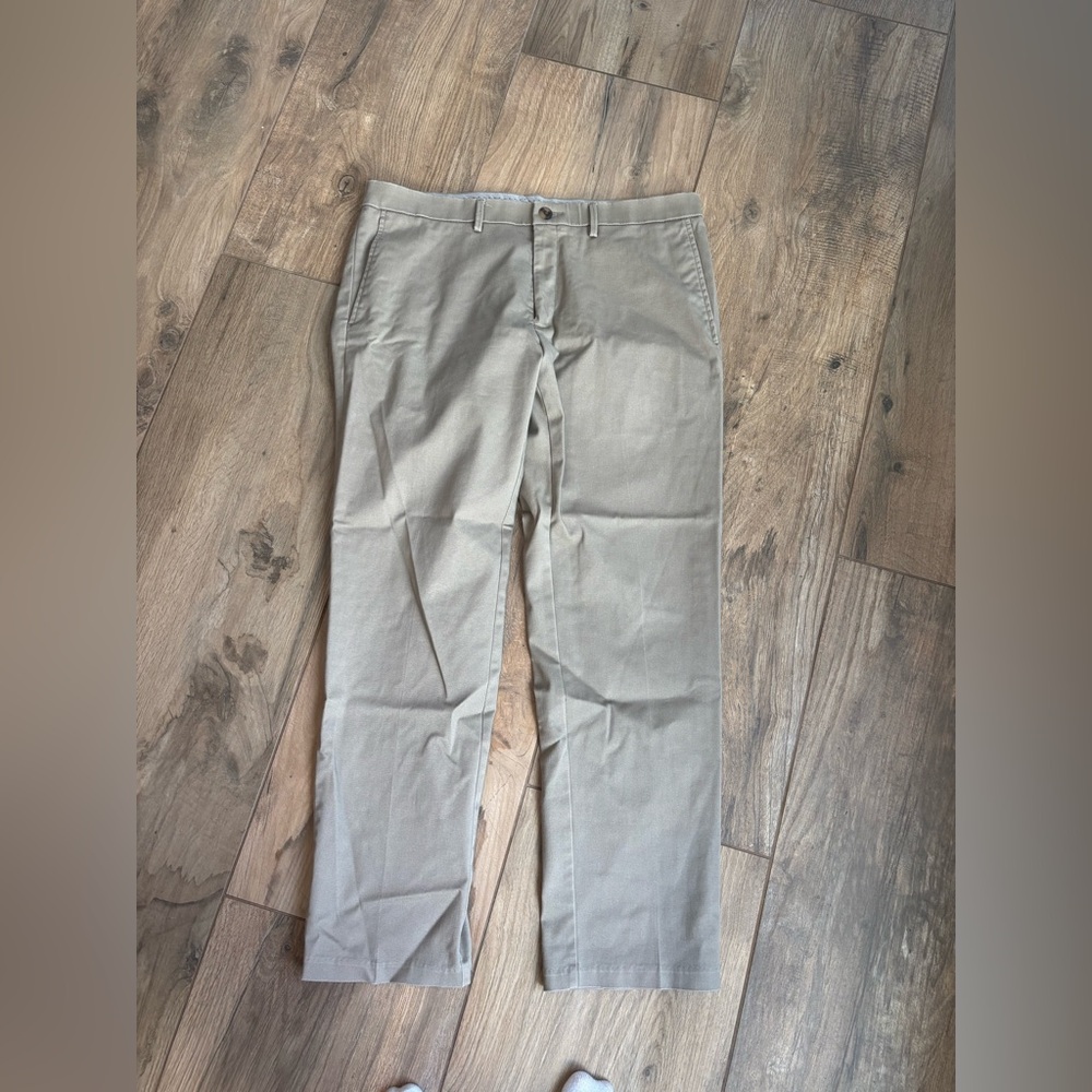 Haggar Premium Soft Chino Pants Mens 36x32 Khaki Straight Fit Stretch Fabric